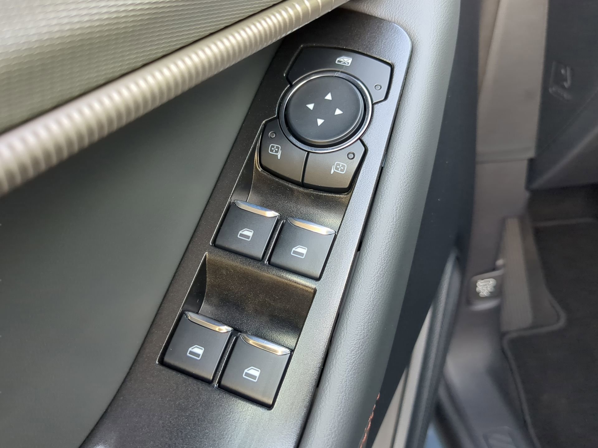 New 2026 Ford Explorer Active RWD image 58