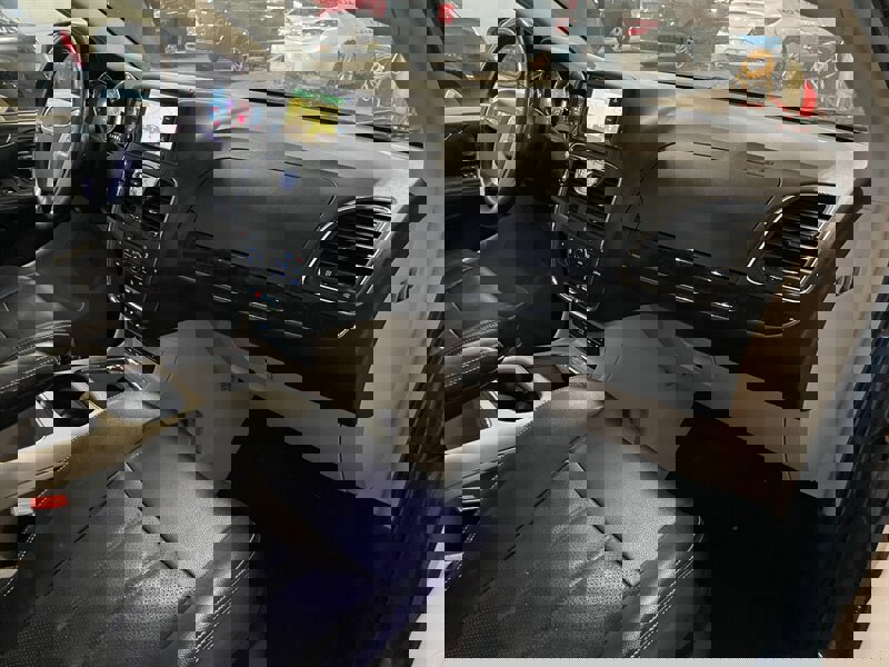 Used 2014 Chrysler Town & Country Touring-L w/ Driver Convenience Group image 23