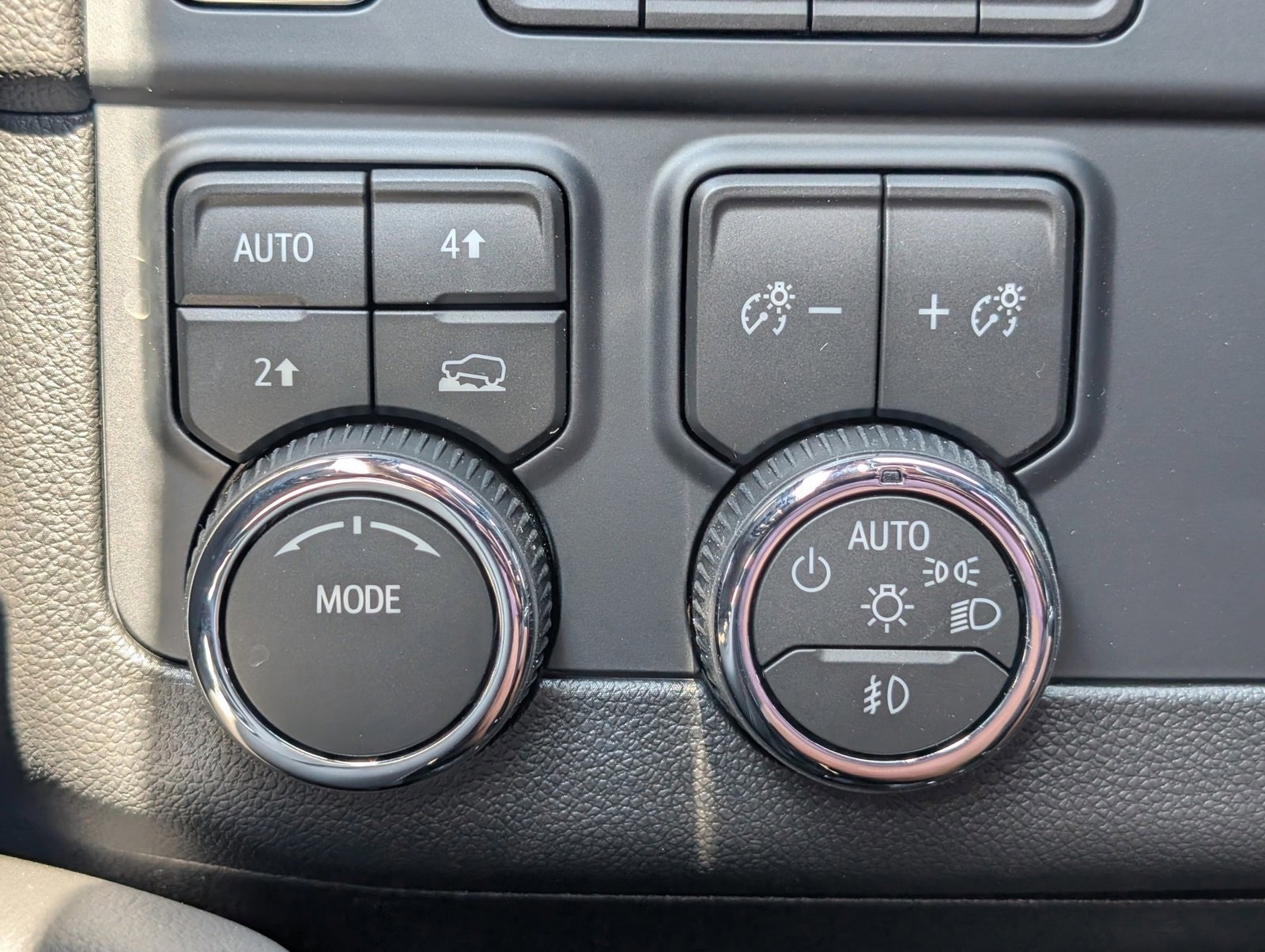 New 2026 Chevrolet Suburban LT w/ Comfort Package image 7