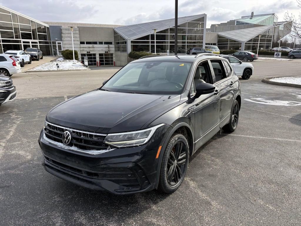 Used 2022 Volkswagen Tiguan SE R-Line image 3