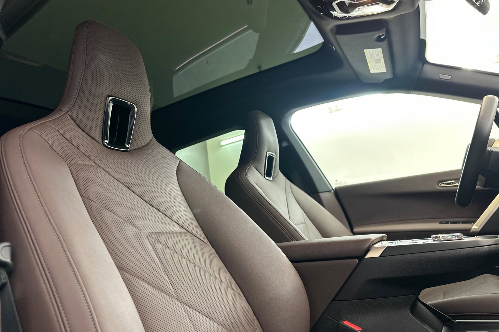 Used 2023 BMW iX xDrive50 w/ Premium Package image 32