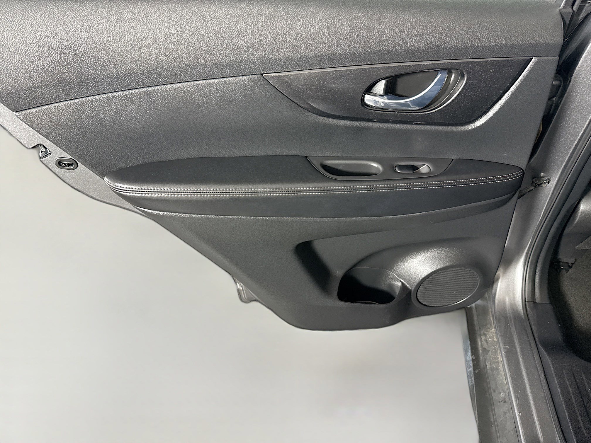 Used 2018 Nissan Rogue SV w/ Sun & Sound Touring Package image 26