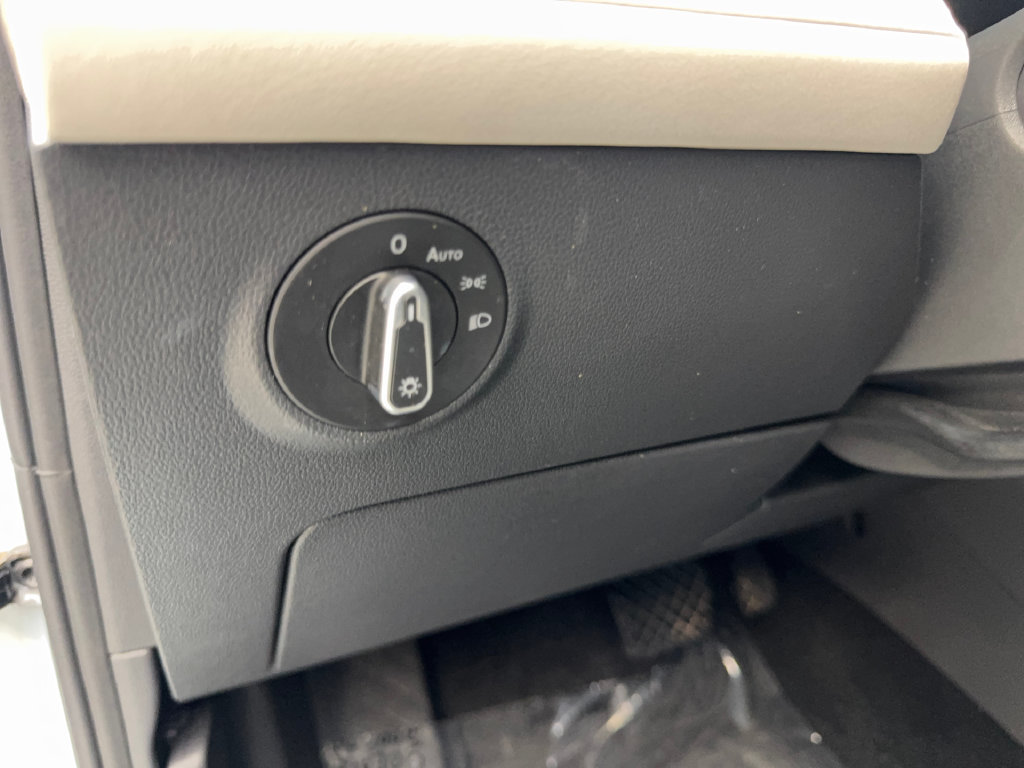 Used 2025 Volkswagen Taos SE FWD image 58