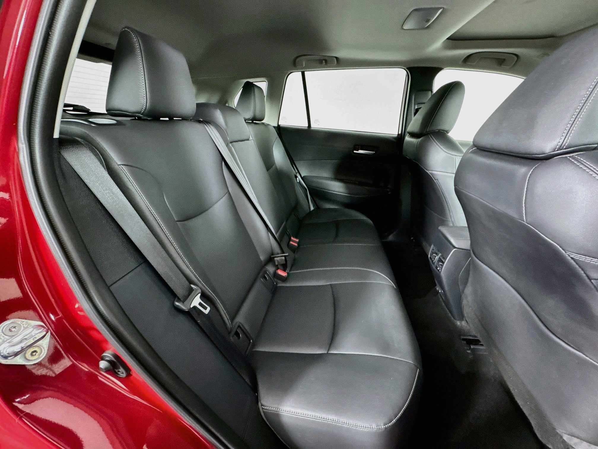 Used 2023 Toyota Corolla Cross XLE w/ Convenience Package FWD image 28