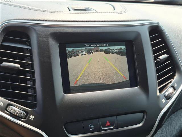 Used 2020 Jeep Cherokee Latitude Plus w/ Cold Weather Group AWD/4WD image 14