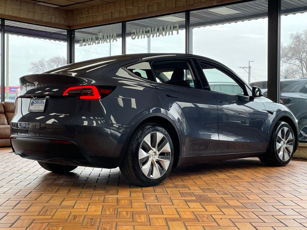 Used 2023 Tesla Model Y Long Range image 11