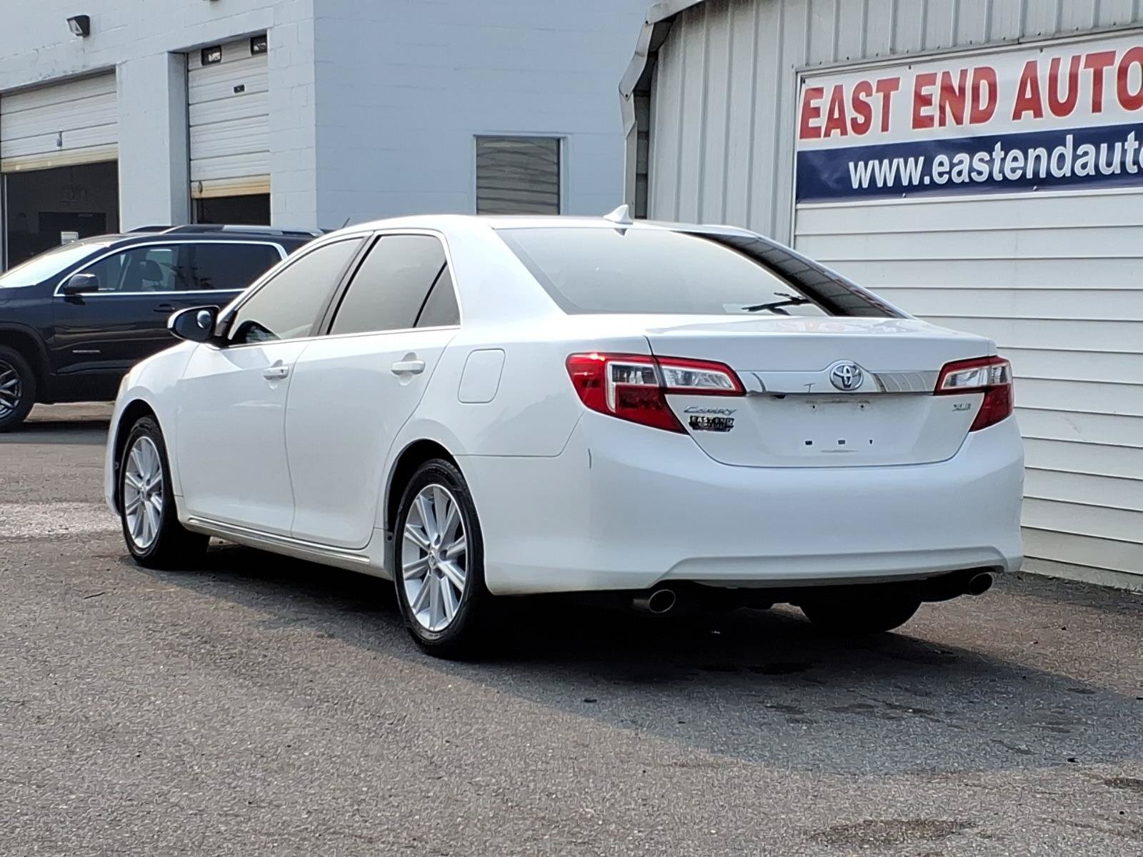 Used 2013 Toyota Camry XLE FWD image 3