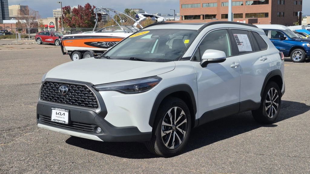 Used 2024 Toyota Corolla Cross XLE w/ Convenience Package image 4