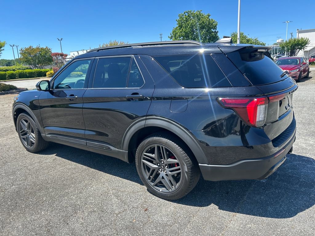 Used 2025 Ford Explorer ST-Line w/ ST-Line Street Pack AWD/4WD image 3
