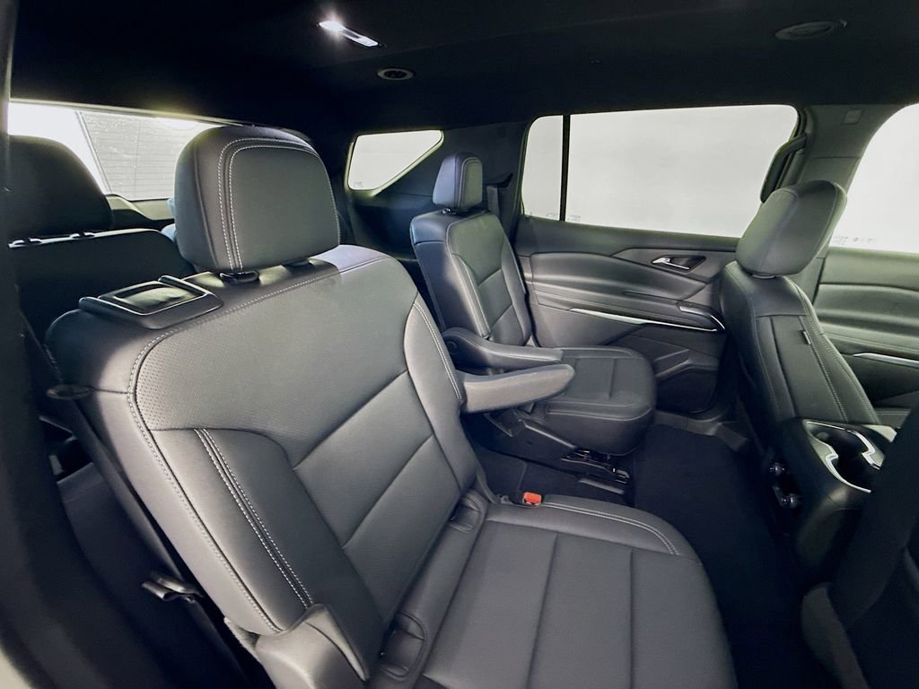 Used 2025 Chevrolet Traverse LT image 28