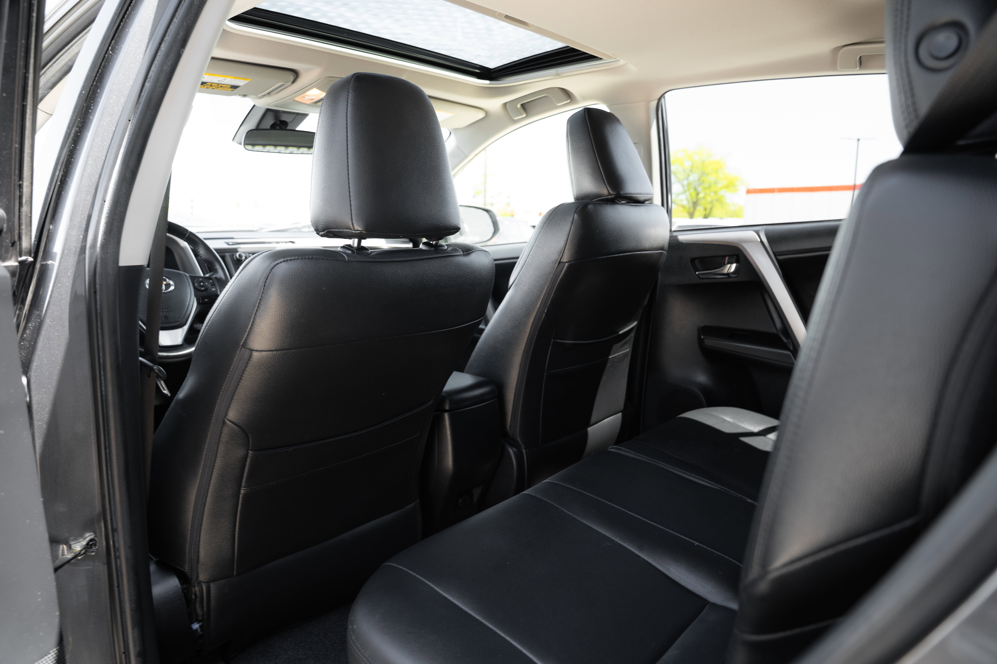 Used 2018 Toyota RAV4 XLE AWD/4WD image 23