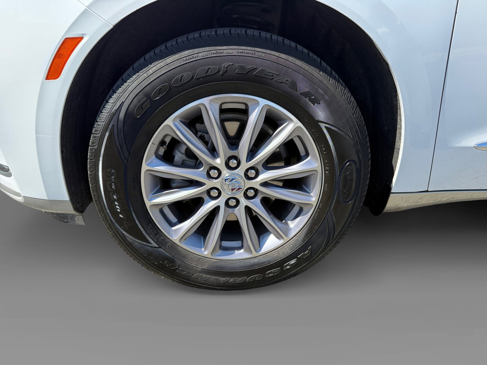 Used 2024 Buick Enclave Premium image 9