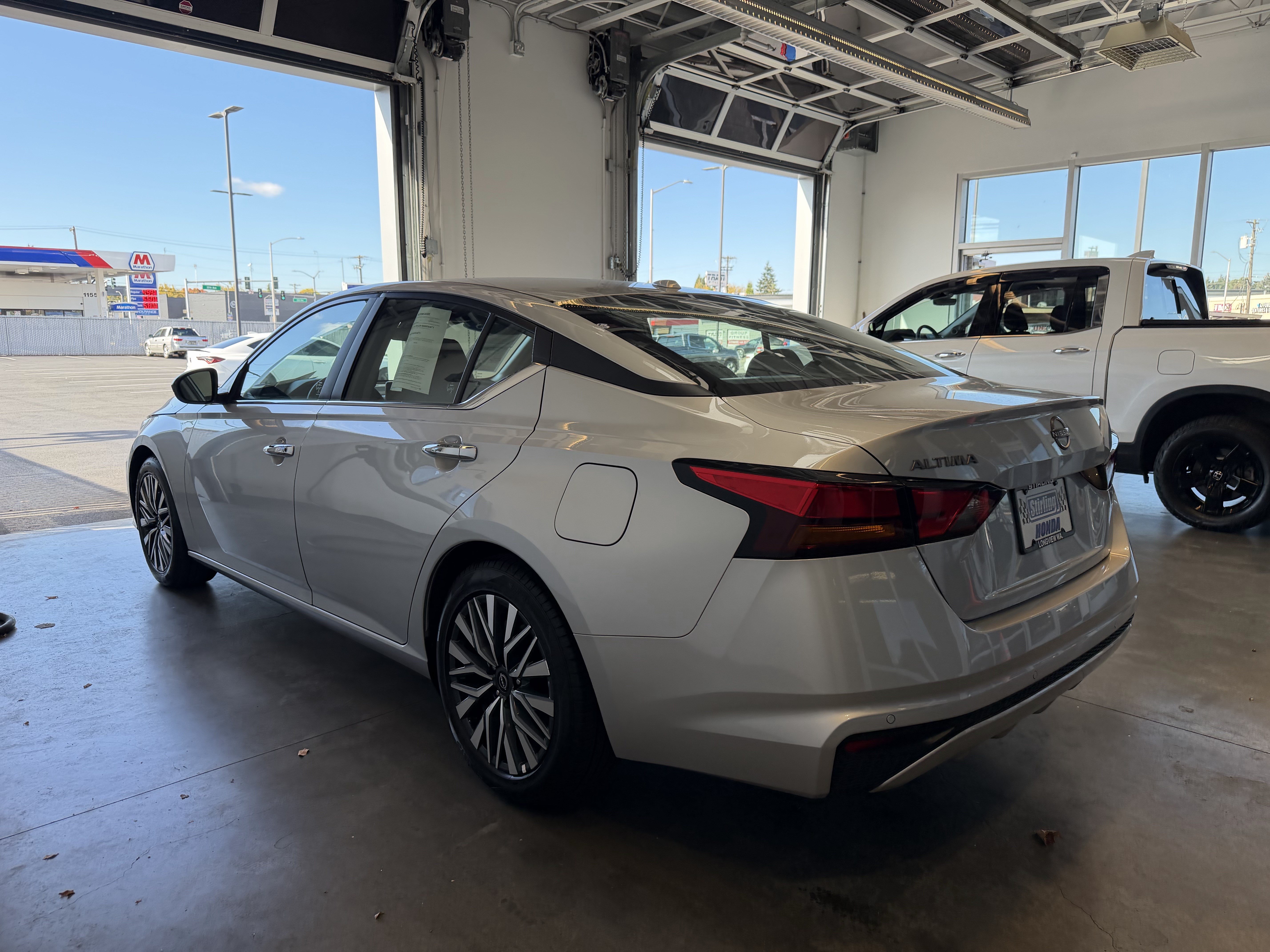 Used 2025 Nissan Altima 2.5 SV FWD image 5