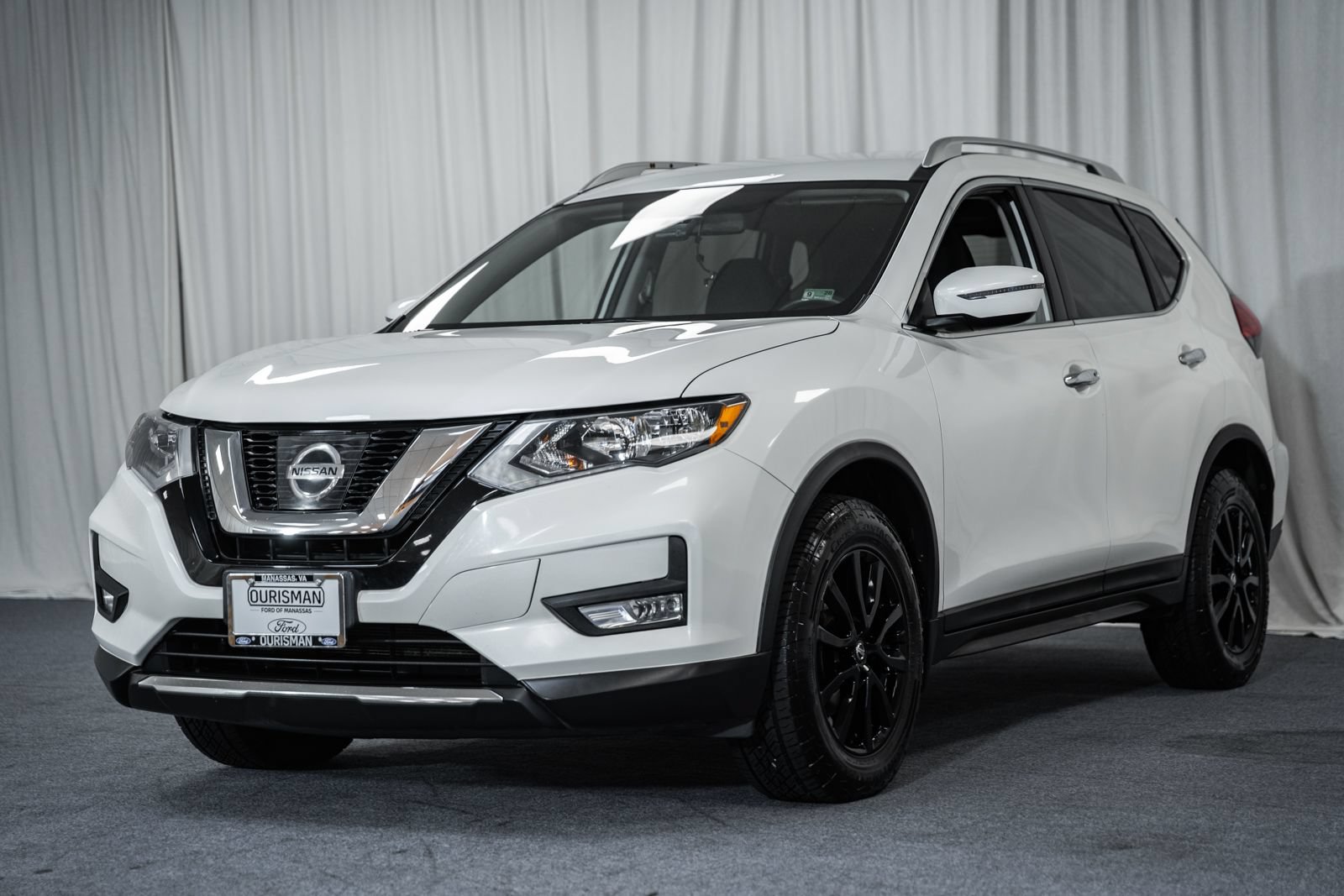 Used 2017 Nissan Rogue SV AWD/4WD image 3