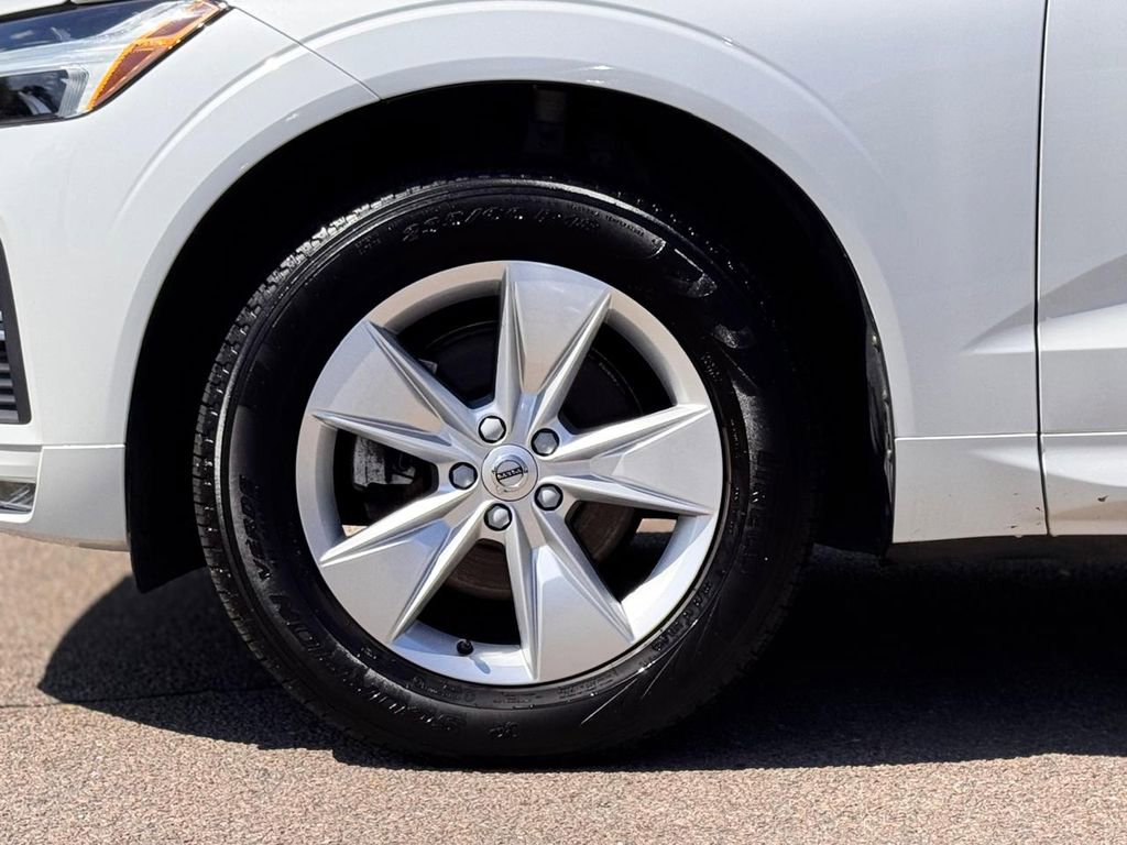 Used 2022 Volvo XC60 B5 Momentum AWD/4WD image 11