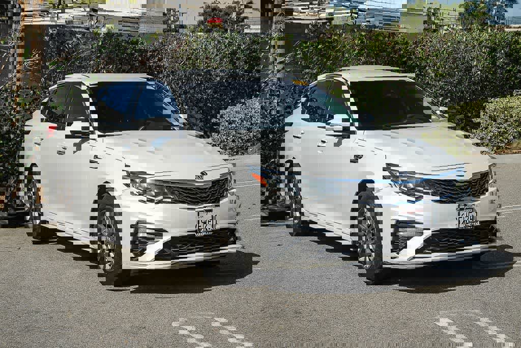 Used 2020 Kia Optima LX image 3