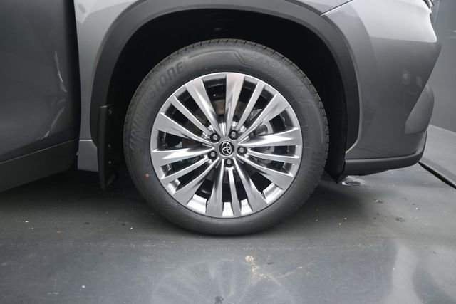 New 2026 Toyota Highlander Platinum AWD/4WD image 18