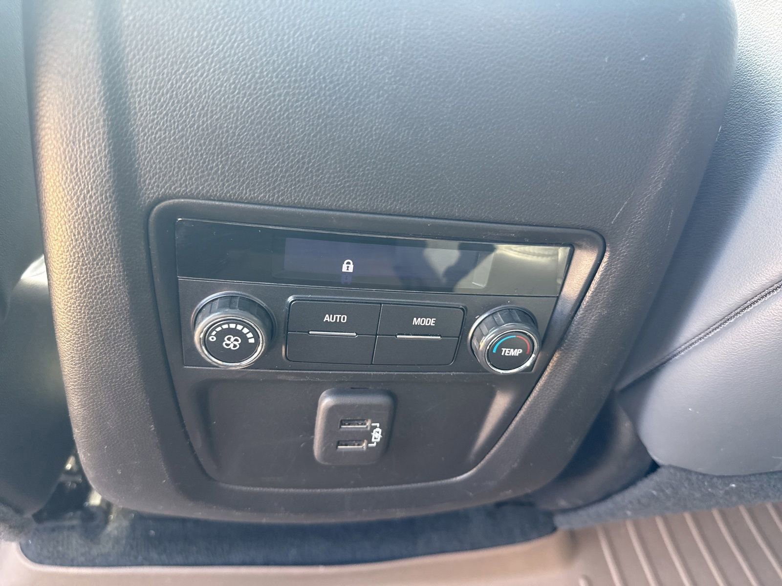 Used 2023 Buick Enclave Essence w/ Experience Buick Package FWD image 32