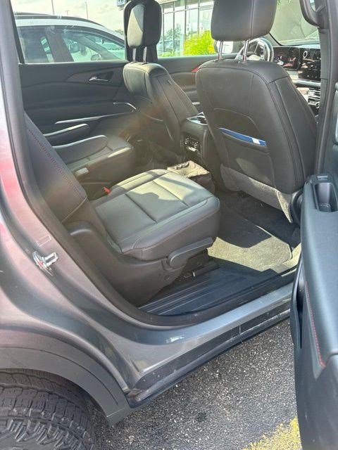 Used 2024 Chevrolet Traverse Z71 w/ Enhanced Driving Package AWD/4WD image 17