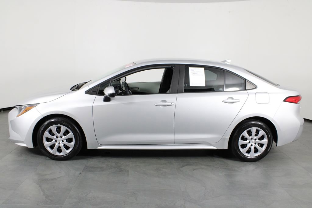 Used 2022 Toyota Corolla LE image 11