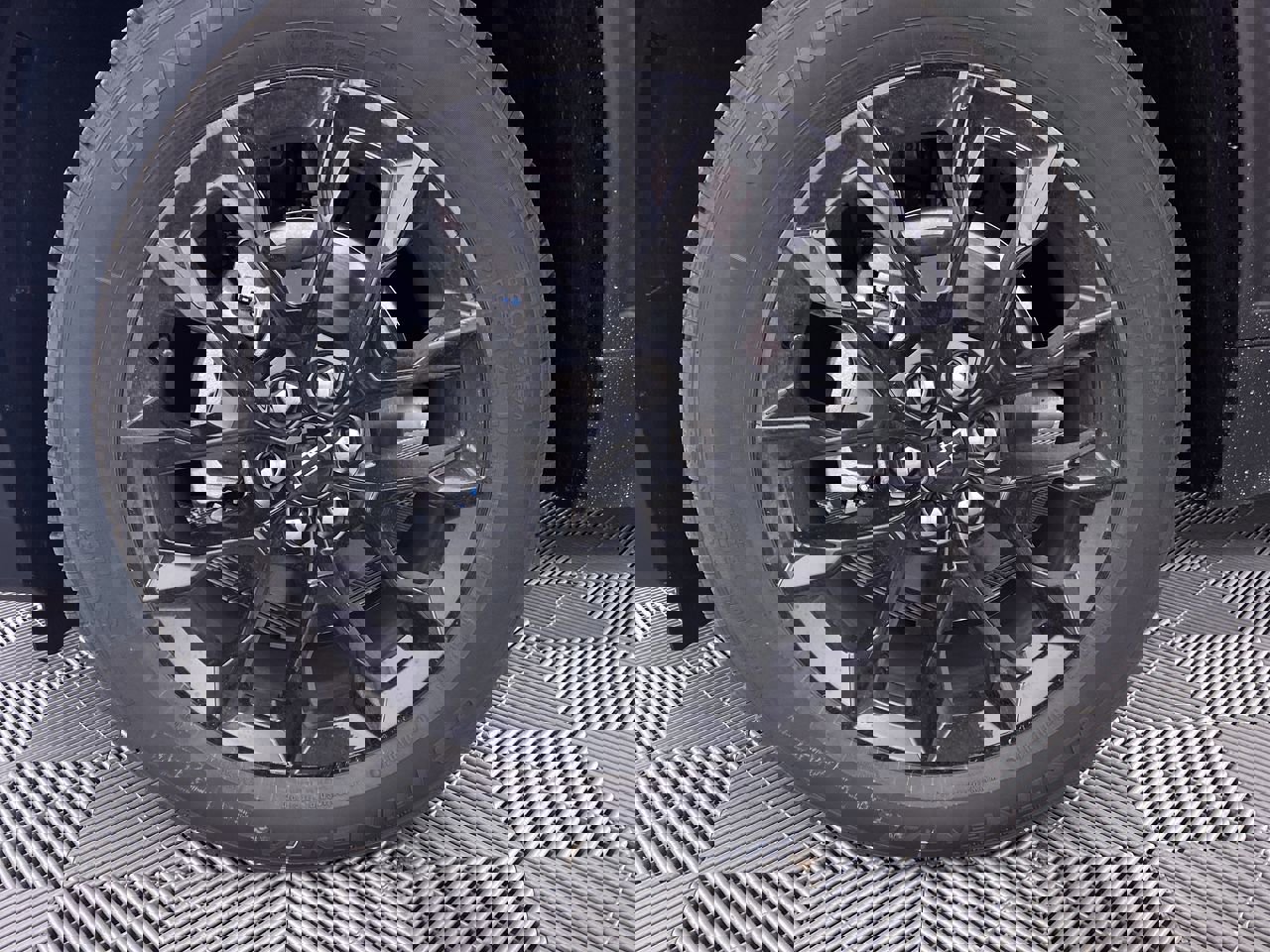 New 2025 Chevrolet Traverse LT w/ Midnight/Sport Edition image 15