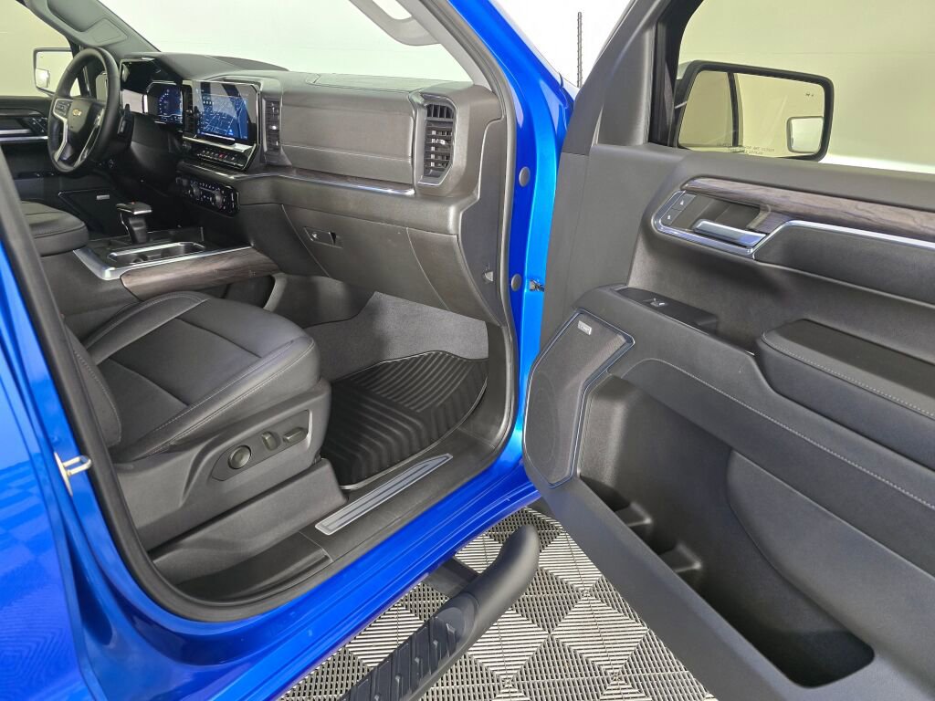 Used 2024 Chevrolet Silverado 1500 LTZ w/ Technology Package image 41