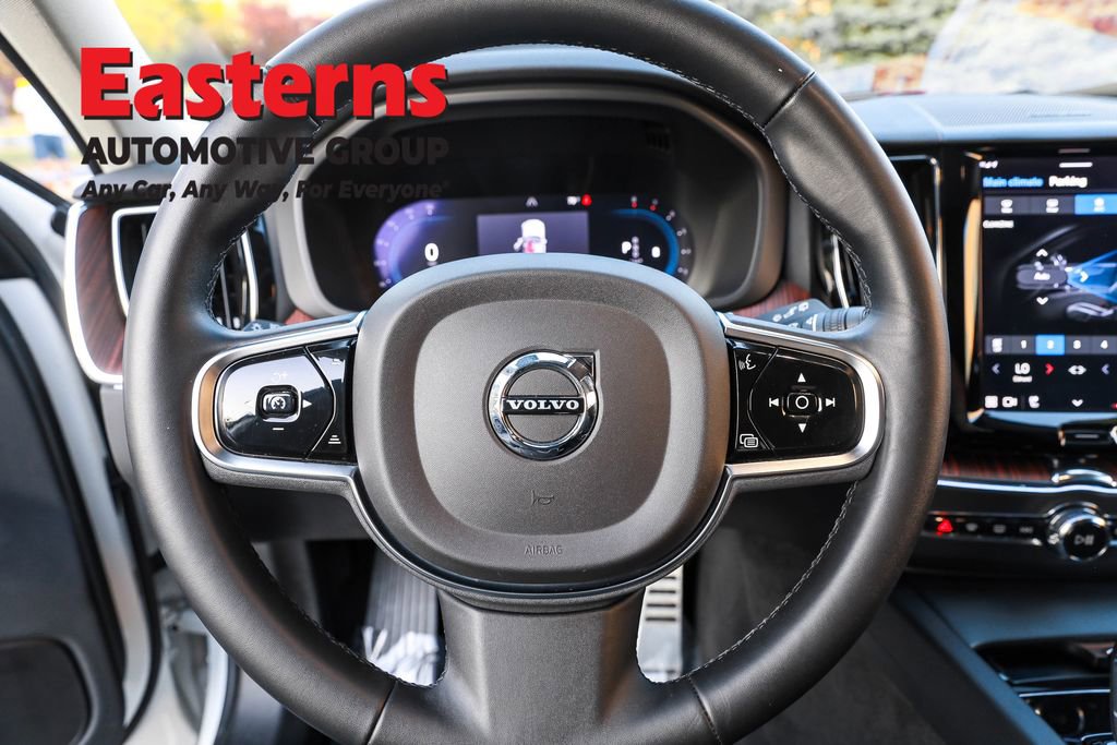 Used 2023 Volvo XC60 B5 Plus image 10