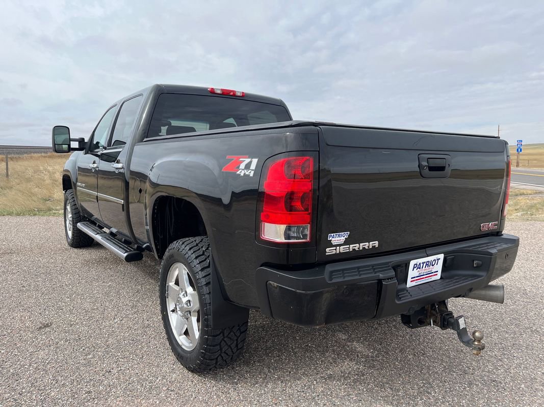 Used 2014 GMC Sierra 2500 Denali w/ Suspension Package, Off-Road image 3