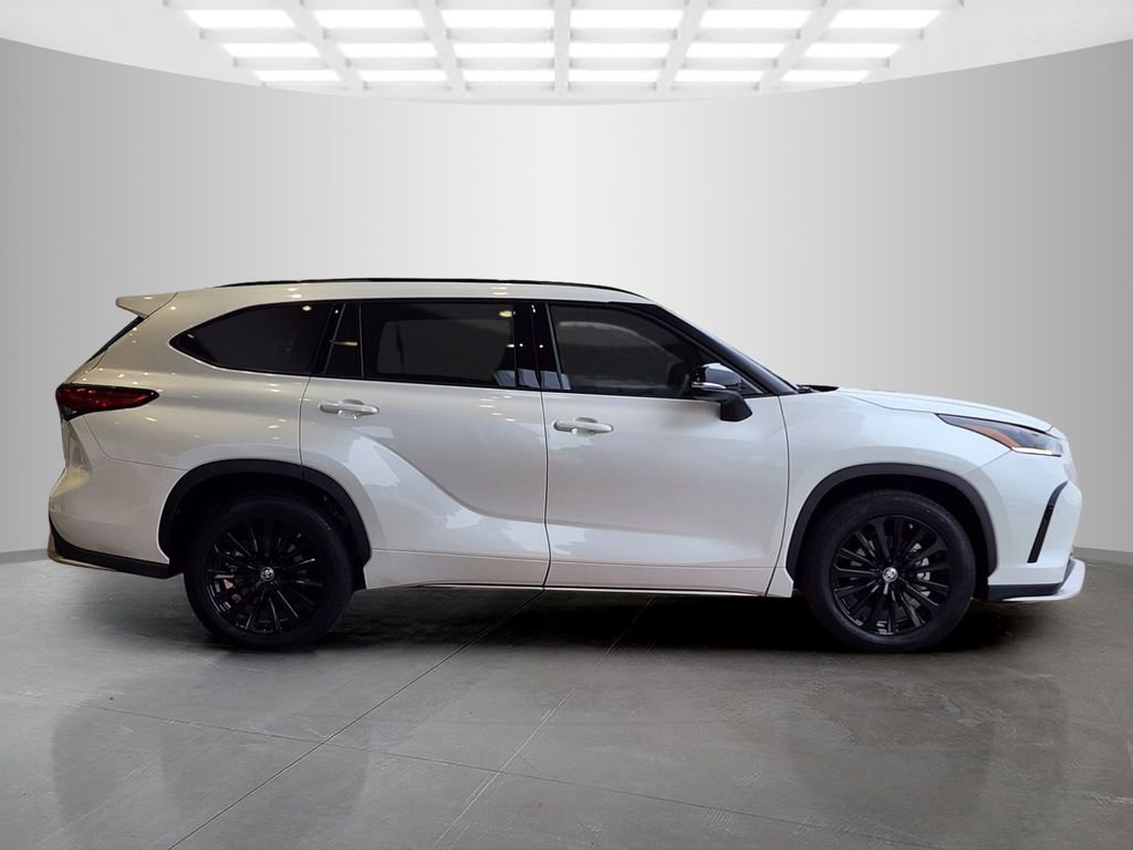 Used 2023 Toyota Highlander XSE FWD image 3