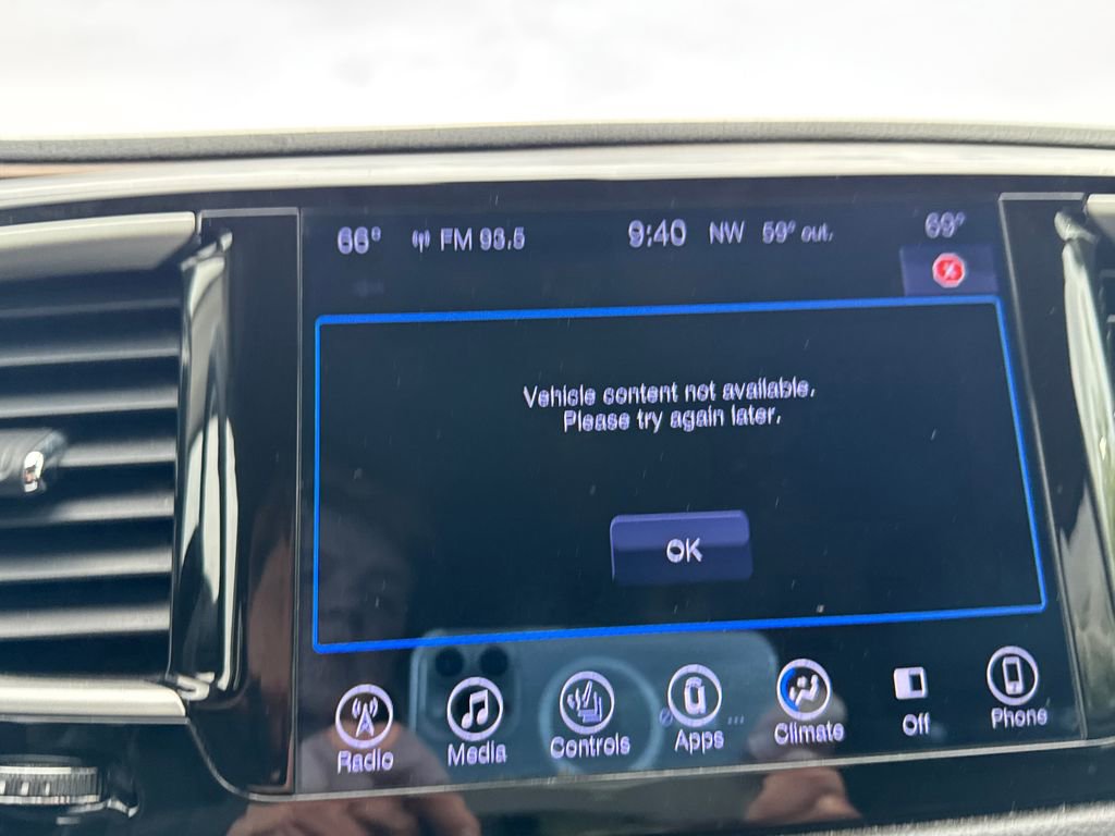 Used 2017 Chrysler Pacifica Touring-L w/ 13 Speaker Alpine Sound Group FWD image 24