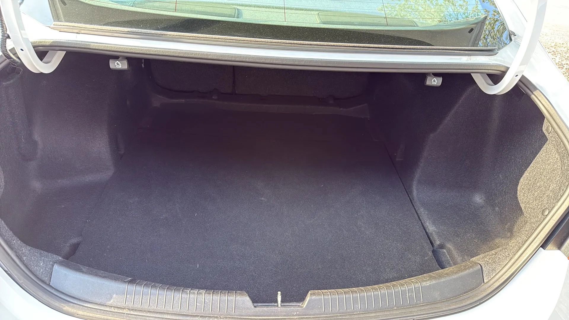 Used 2017 Chevrolet Malibu LT w/ Leather Package image 11