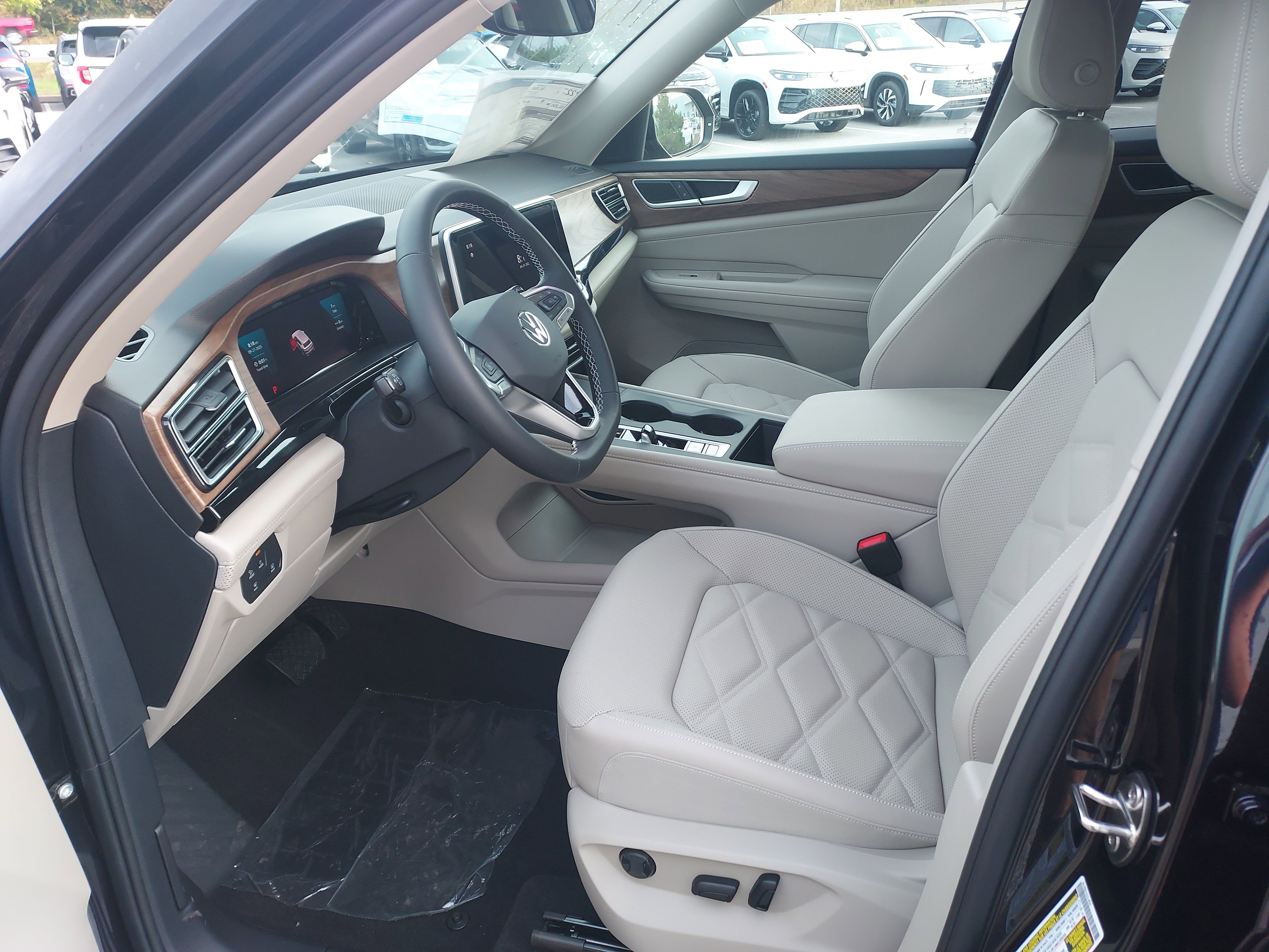 New 2026 Volkswagen Atlas SE image 14