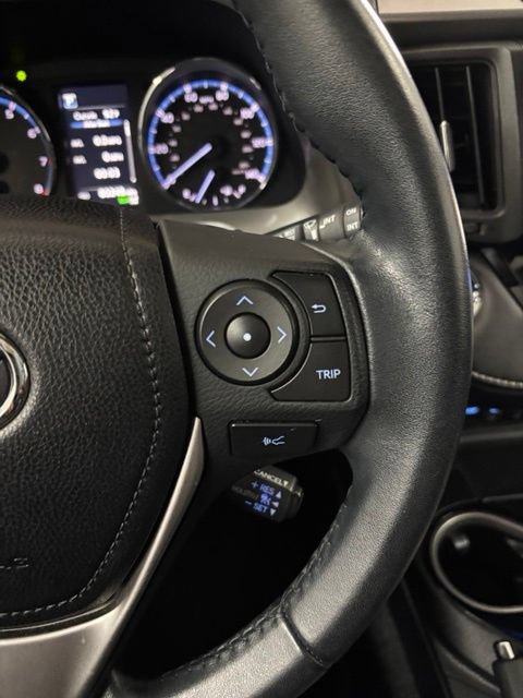 Used 2018 Toyota RAV4 Limited FWD image 18