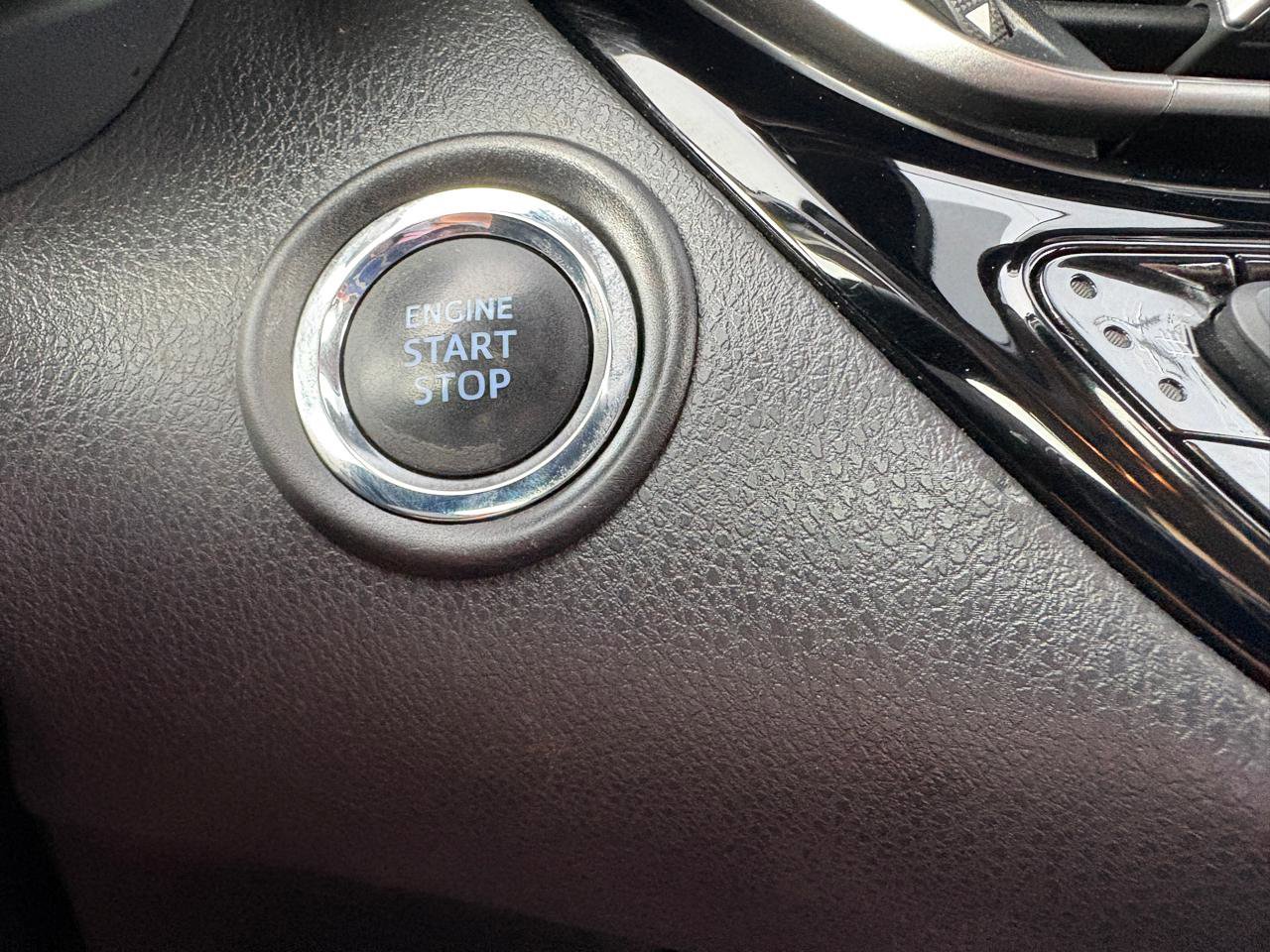 Used 2021 Toyota C-HR Limited FWD image 12