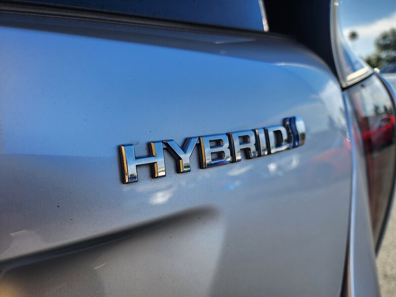 Used 2017 Toyota Prius Two FWD image 11