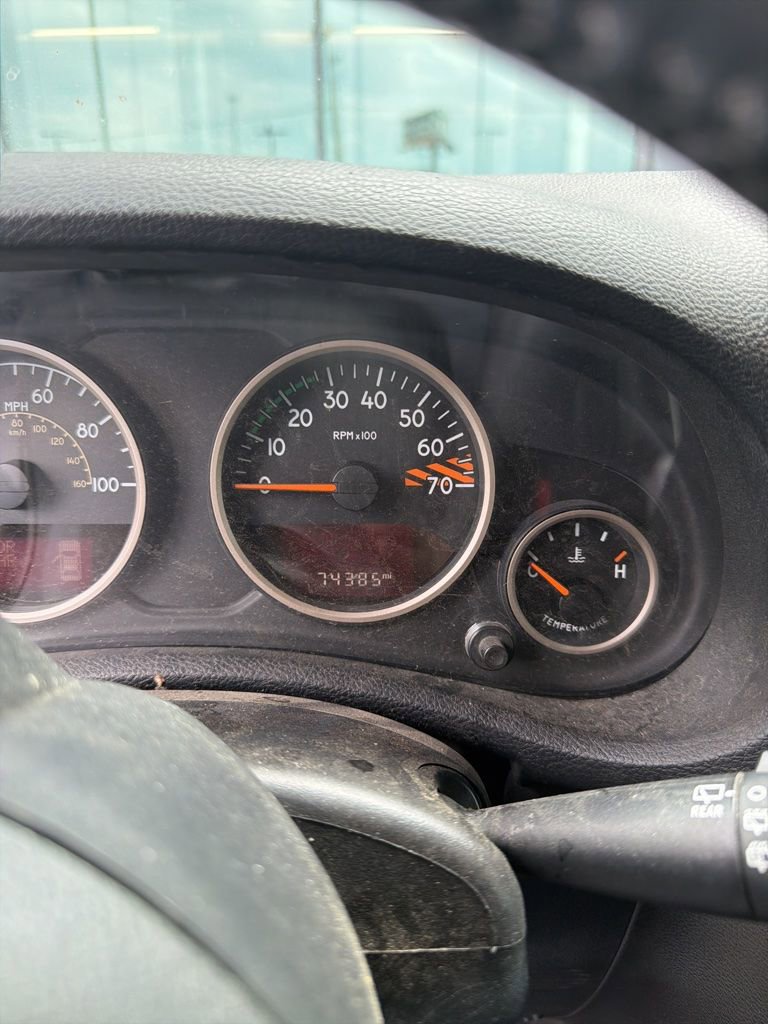 Used 2016 Jeep Wrangler Unlimited Sahara AWD/4WD image 9