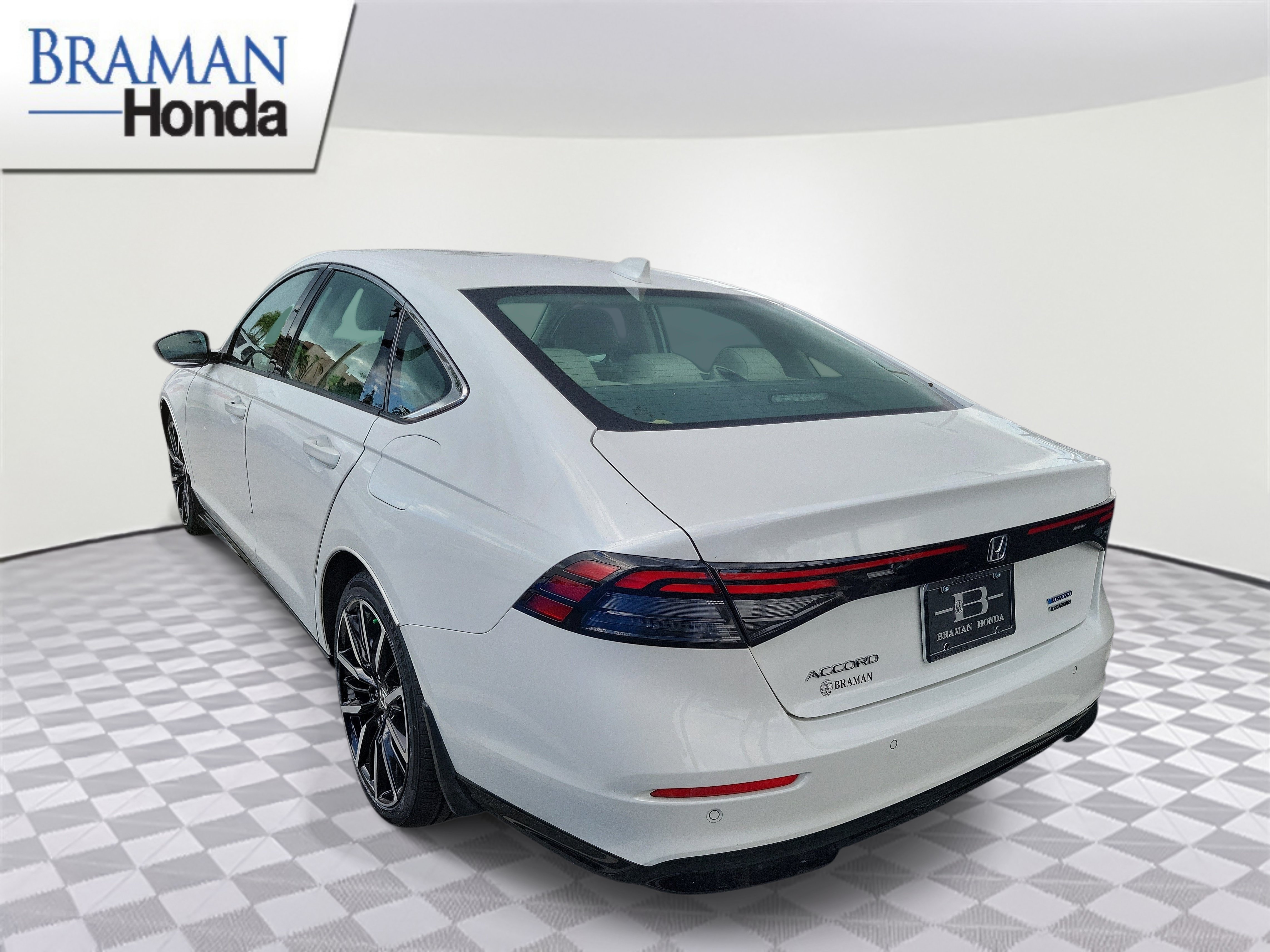 Certified 2023 Honda Accord Touring image 4