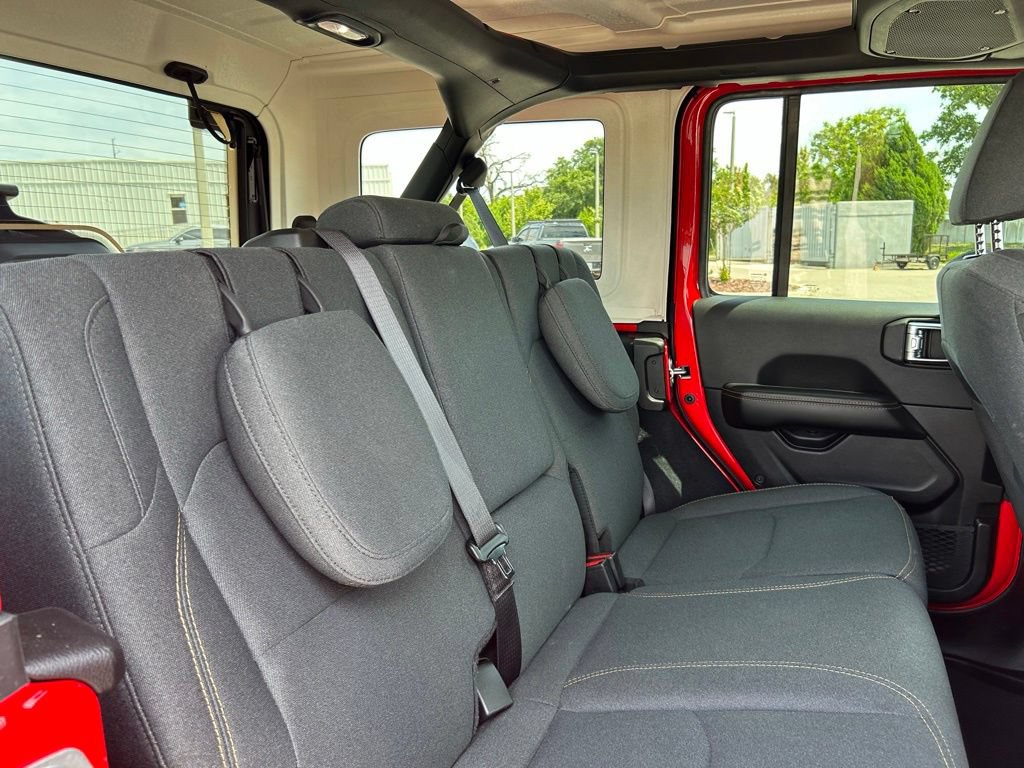Used 2025 Jeep Wrangler Unlimited Sahara AWD/4WD image 50