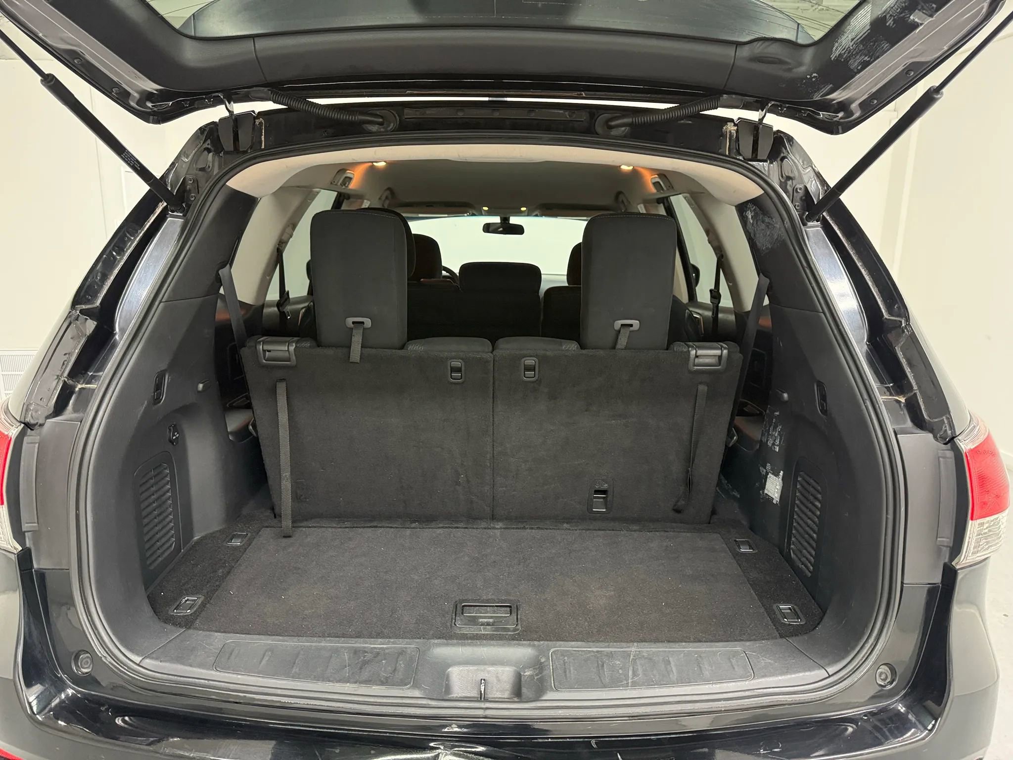 Used 2014 Nissan Pathfinder S image 16