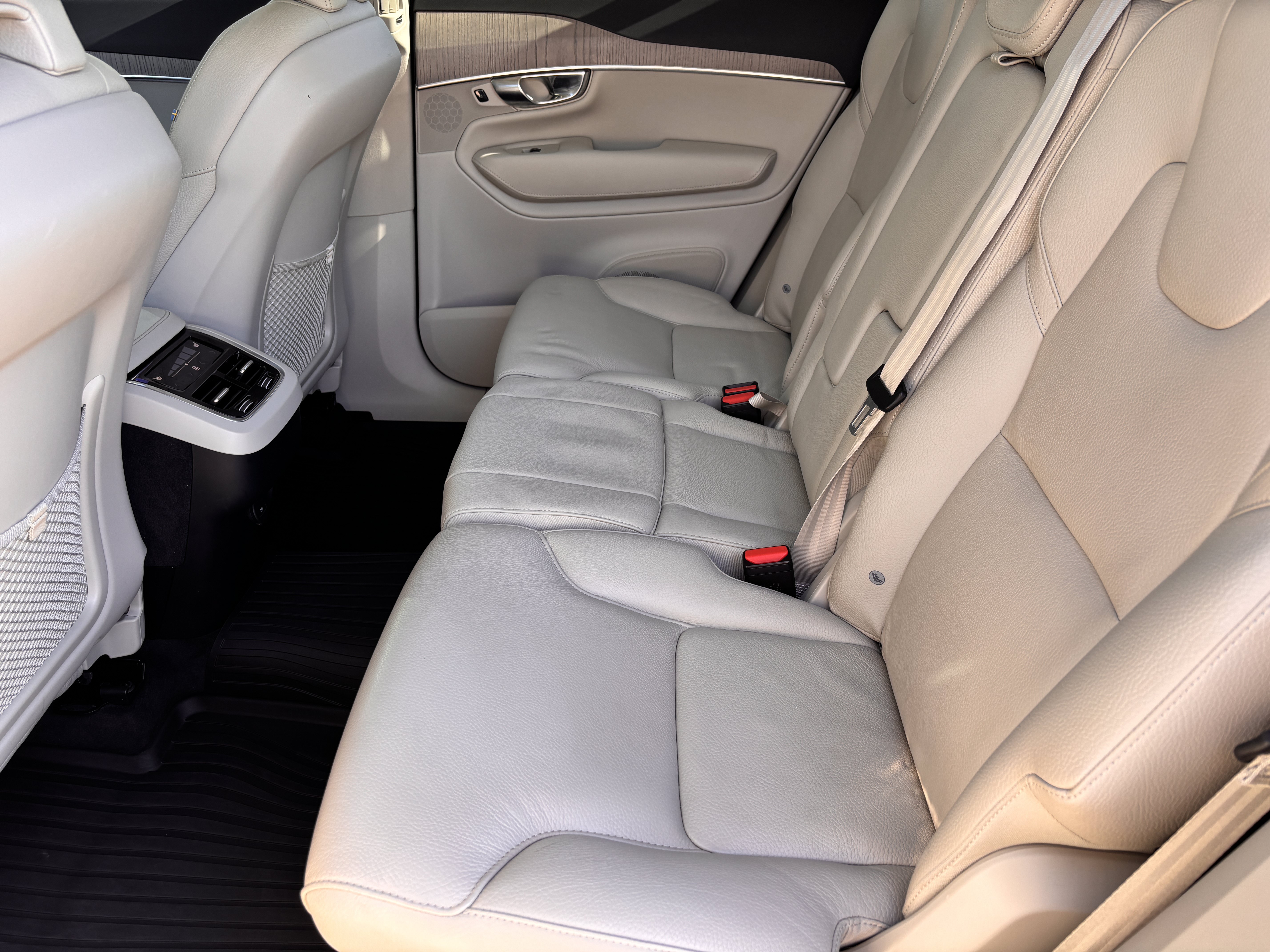 Used 2023 Volvo XC90 B6 Plus w/ Protection Package Premier AWD/4WD image 32