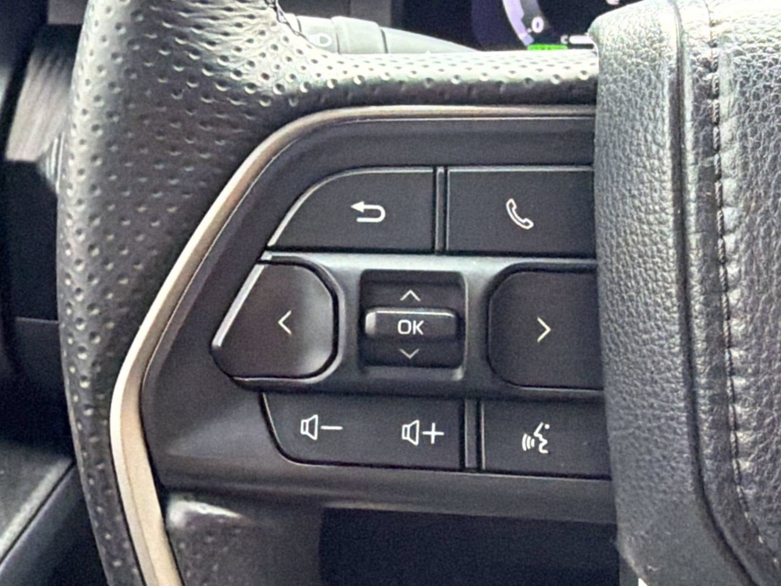 Used 2025 Toyota 4Runner Platinum AWD/4WD image 17