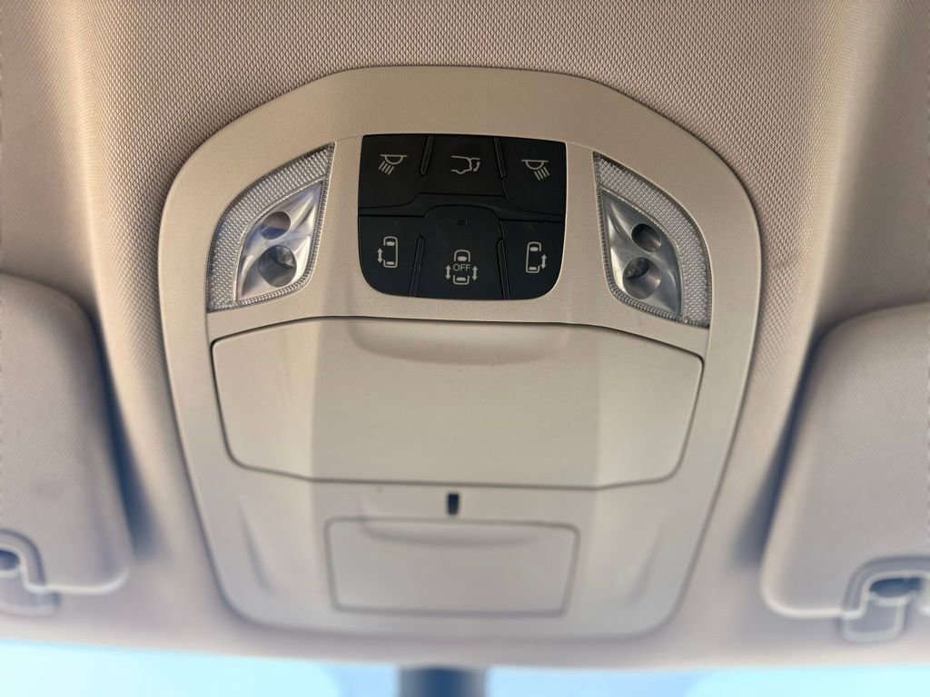 Used 2023 Chrysler Pacifica Touring-L FWD image 31