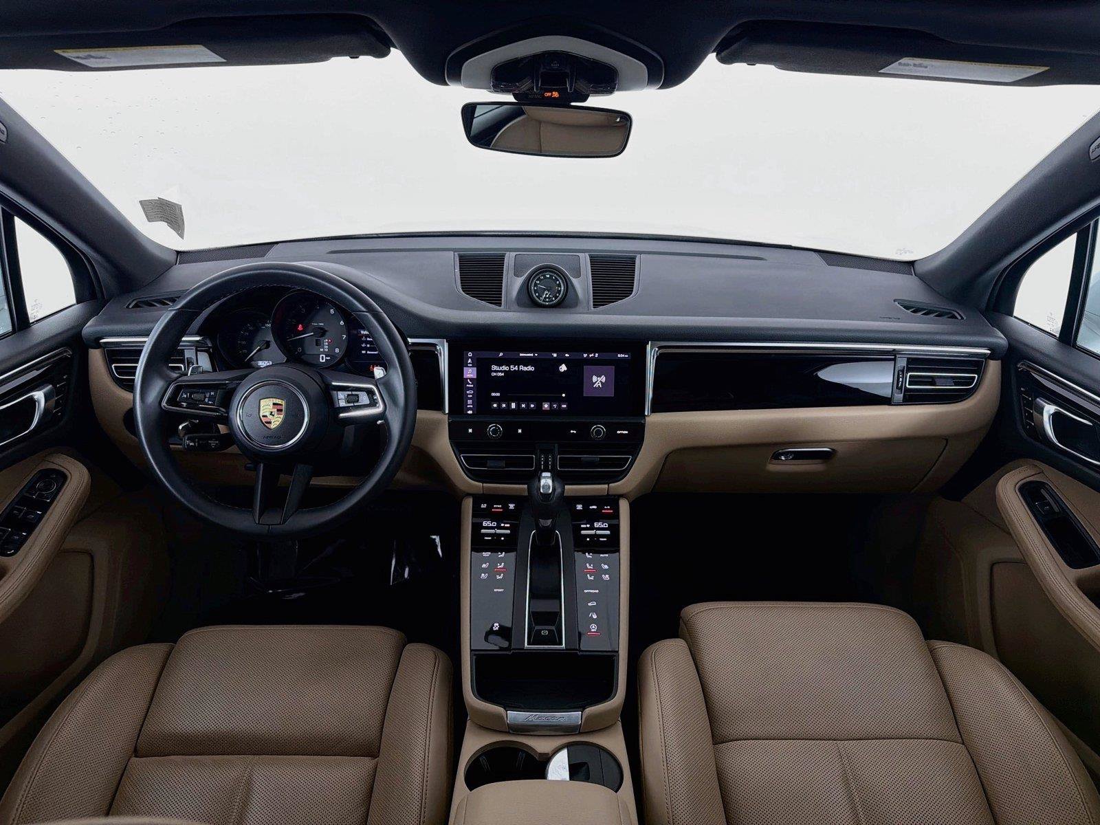 Used 2023 Porsche Macan AWD/4WD image 16