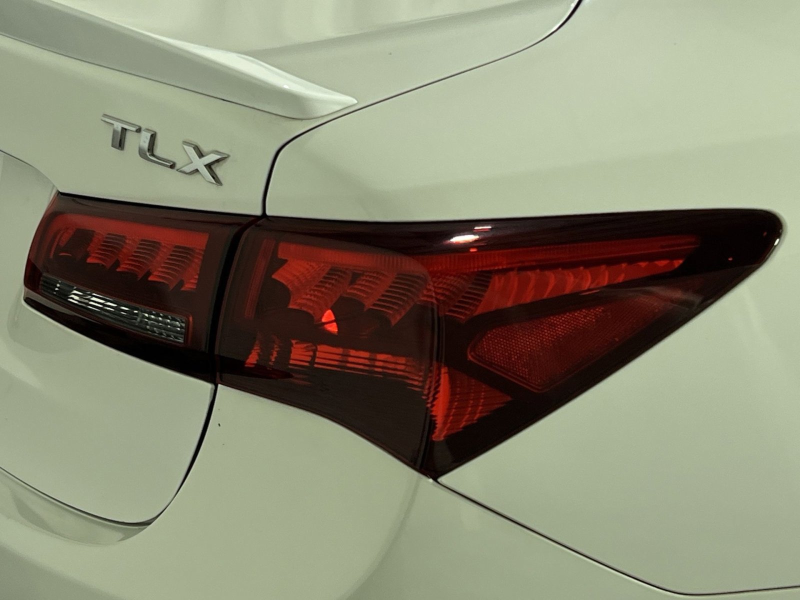 Used 2015 Acura TLX w/ Technology Package FWD image 22