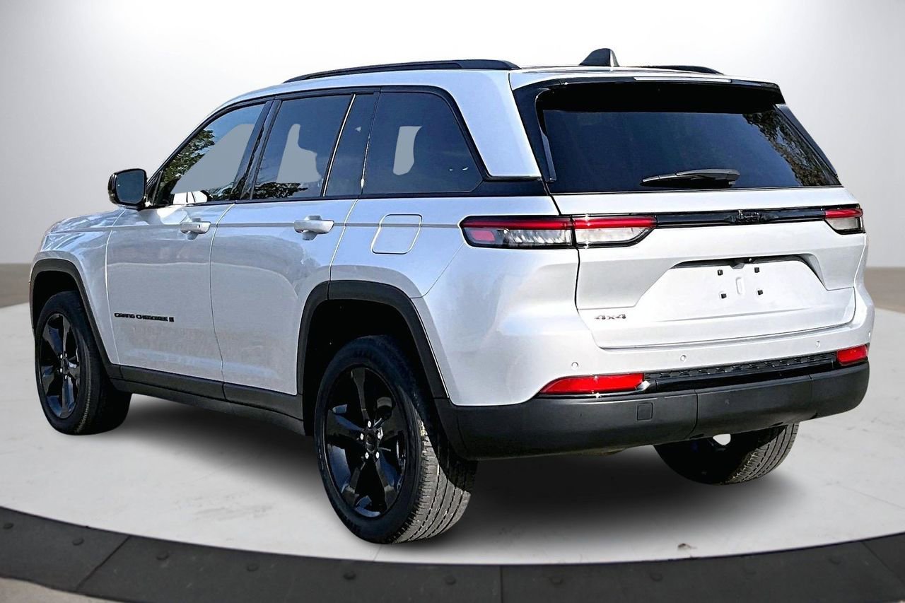 Certified 2023 Jeep Grand Cherokee Altitude image 7