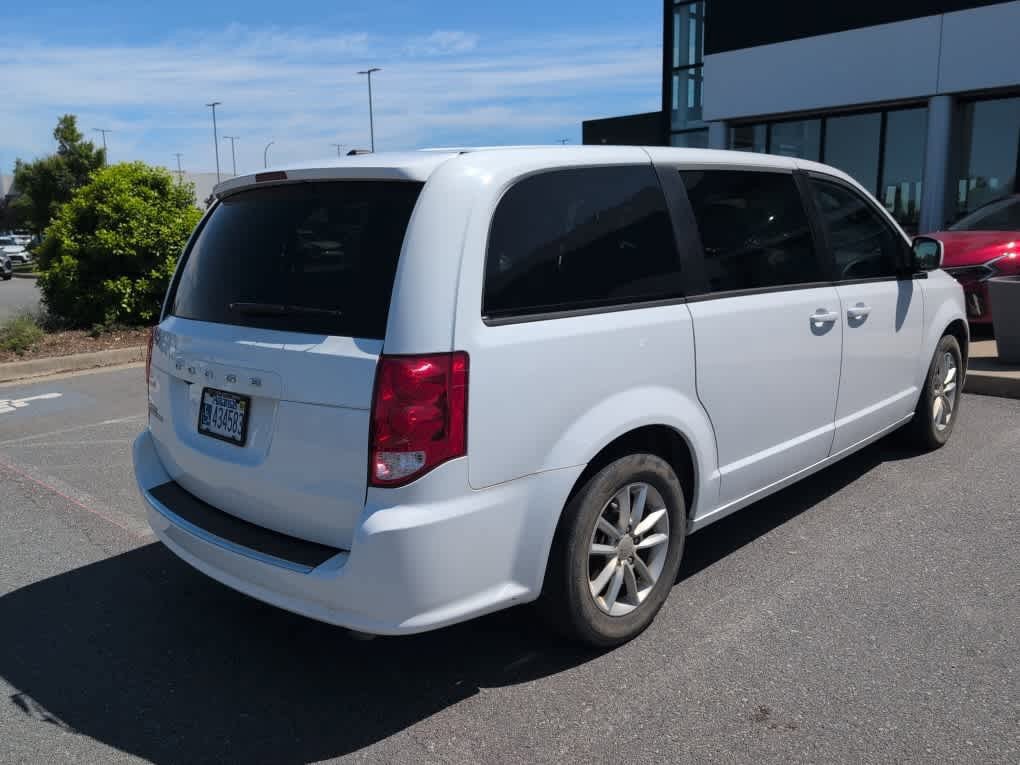 Used 2020 Dodge Grand Caravan SE FWD image 4