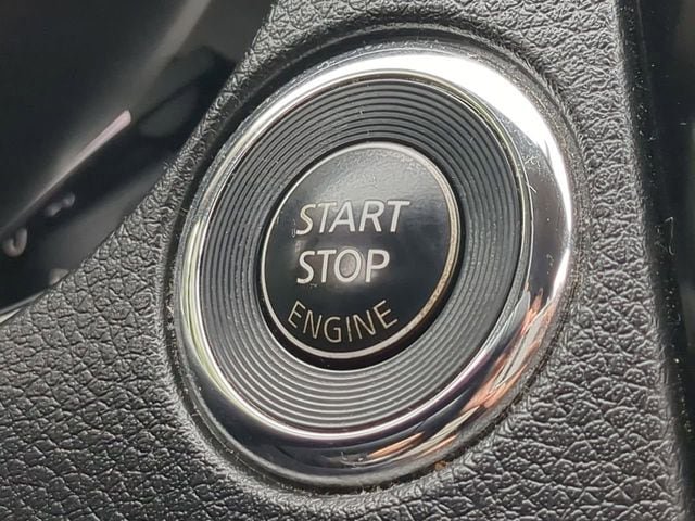 Used 2018 Nissan Rogue SV AWD/4WD image 26