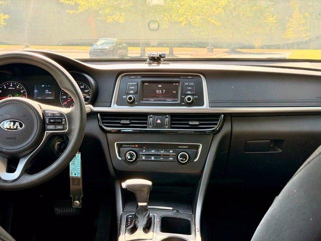 Used 2017 Kia Optima LX FWD image 23