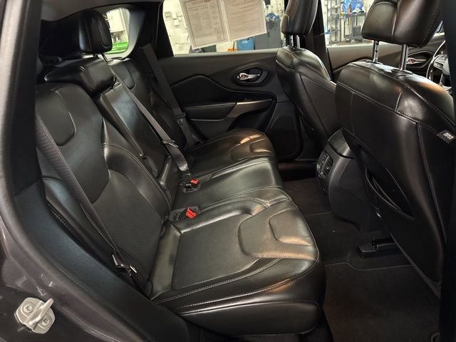 Used 2020 Jeep Cherokee Limited image 24