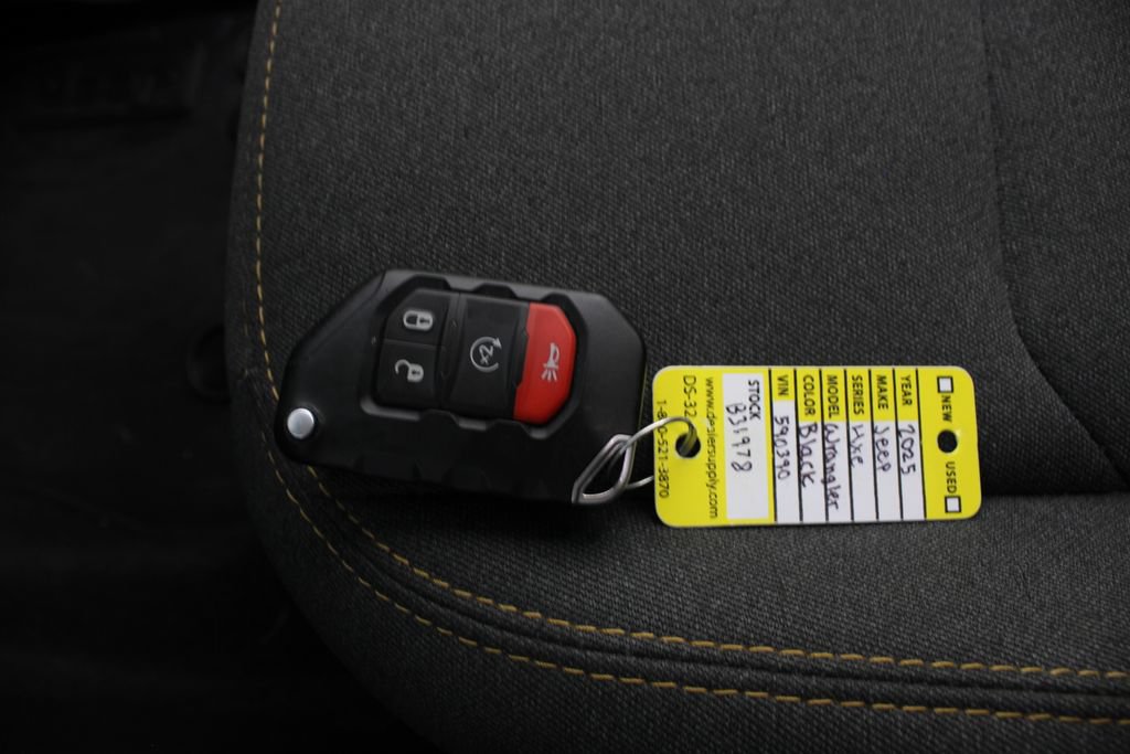 Used 2025 Jeep Wrangler Unlimited Sahara AWD/4WD image 7